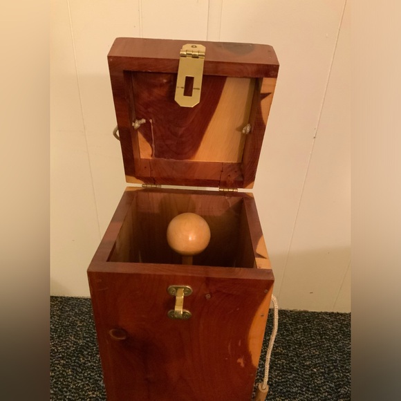 CEDAR STORAGE BOX BY GEE-AR-DEE ENTERPRISE - Picture 6 of 14